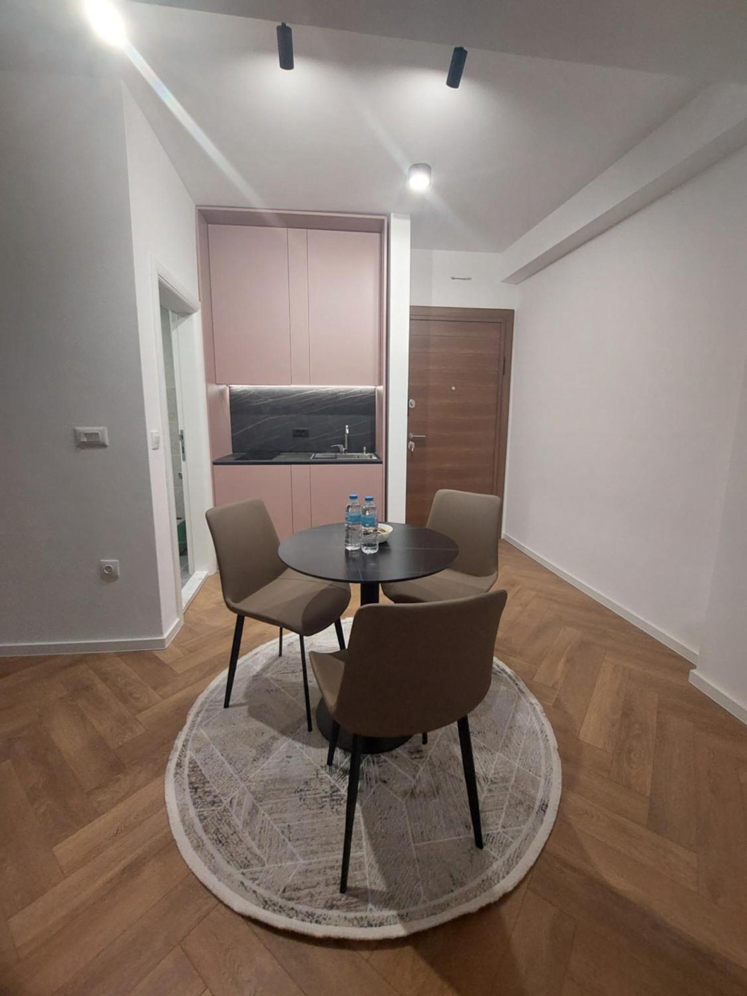 Executive Suites By Modern Living Skopje Buitenkant foto