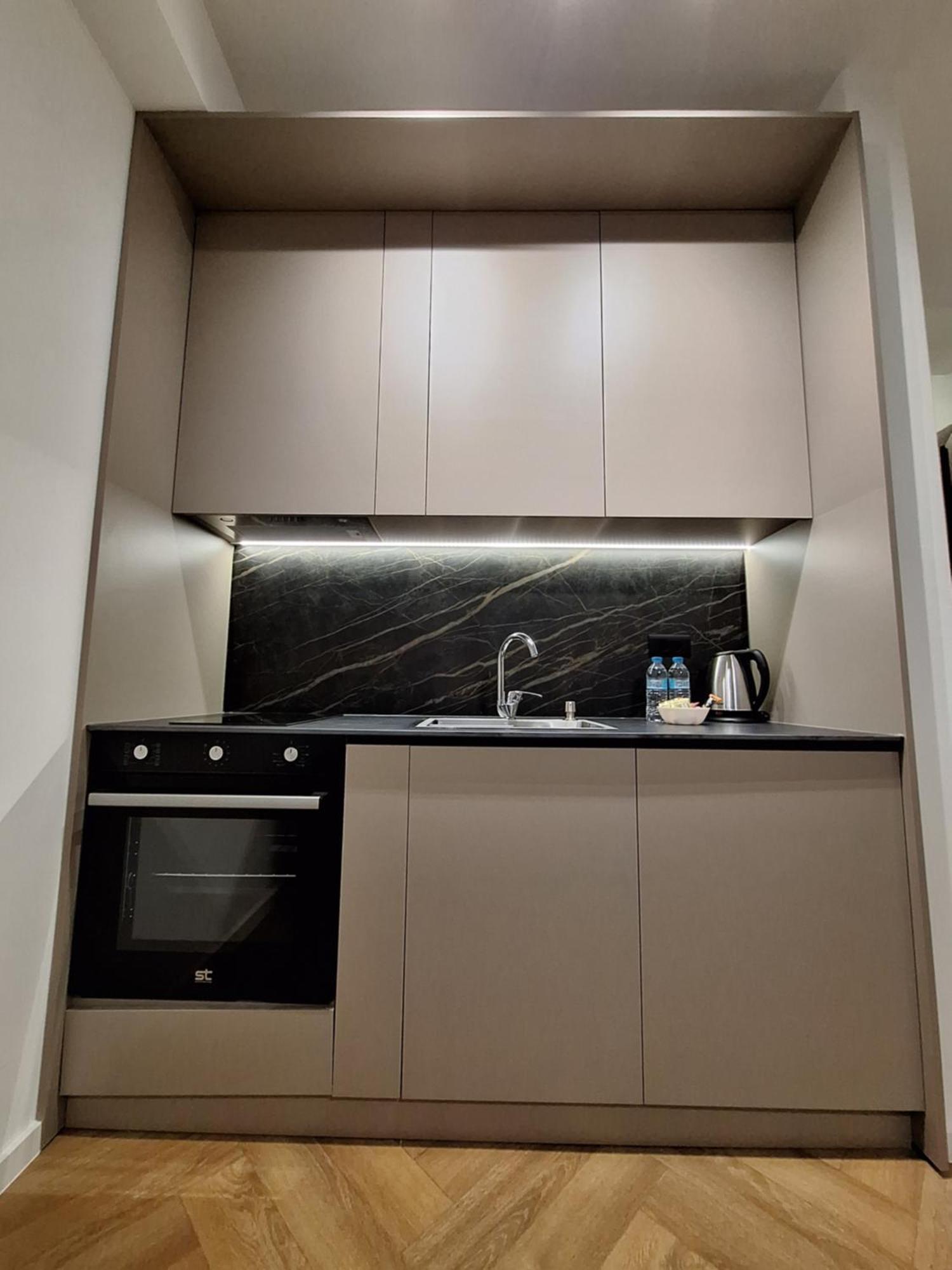 Executive Suites By Modern Living Skopje Buitenkant foto