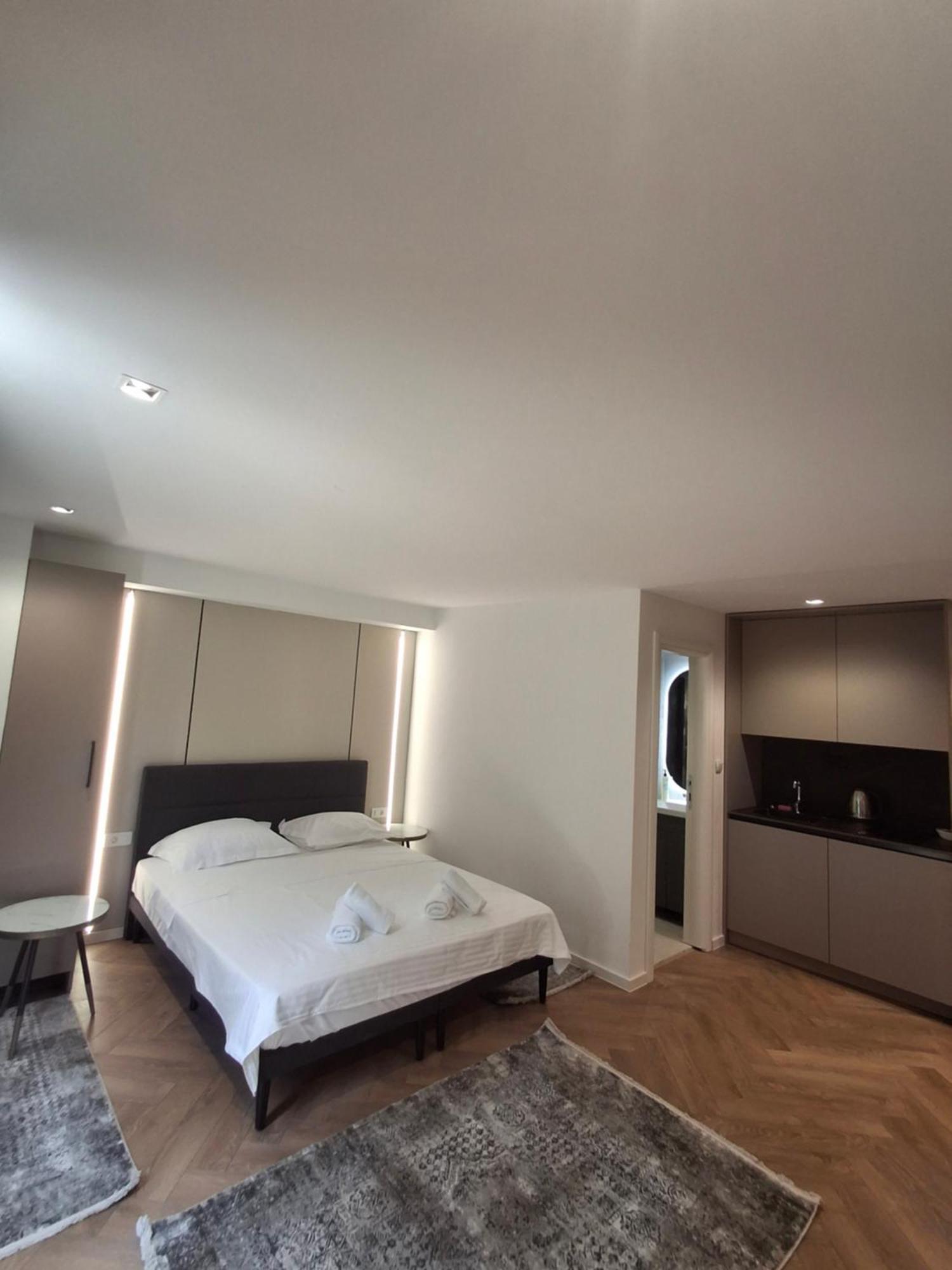 Executive Suites By Modern Living Skopje Buitenkant foto