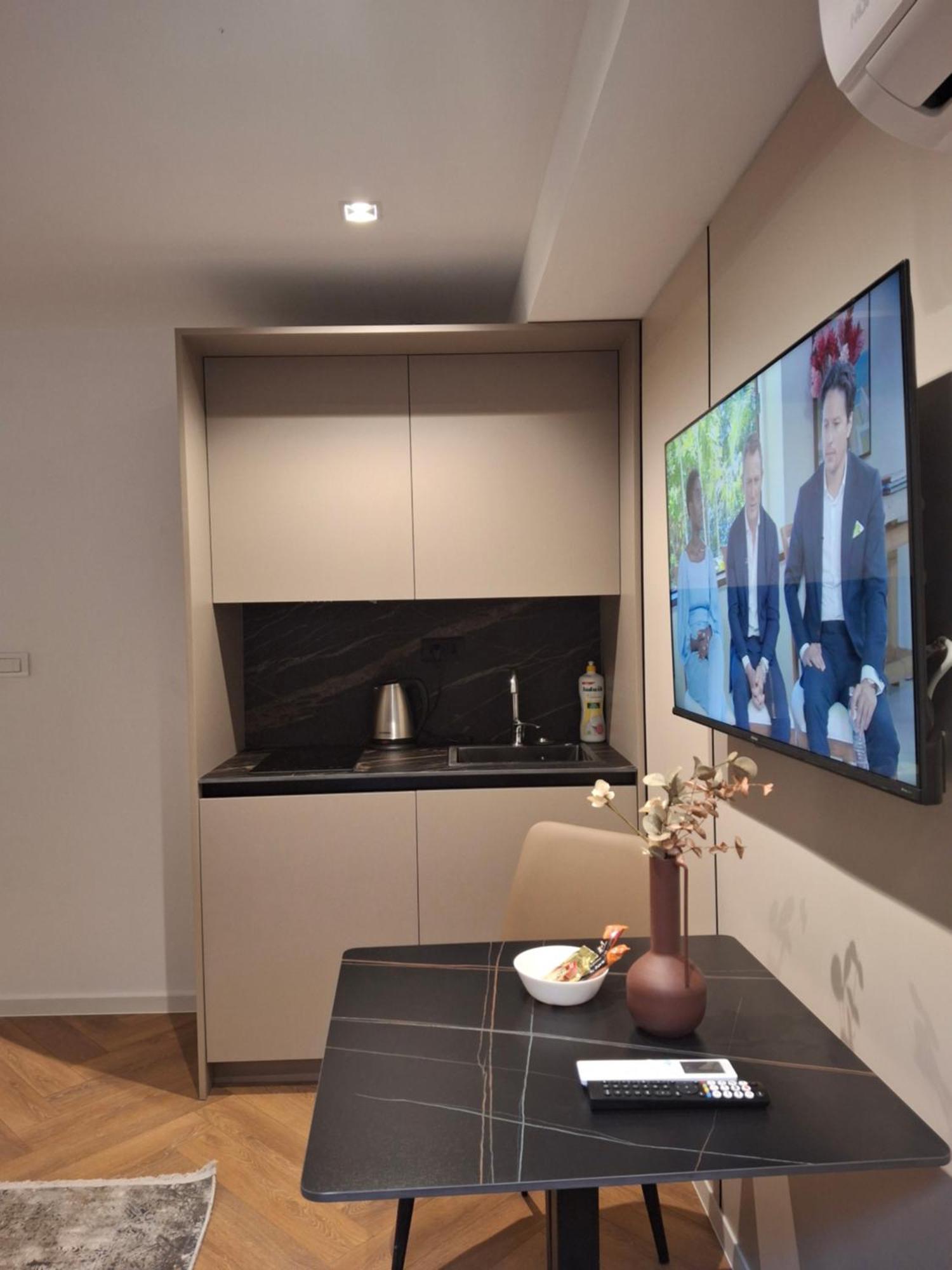 Executive Suites By Modern Living Skopje Buitenkant foto