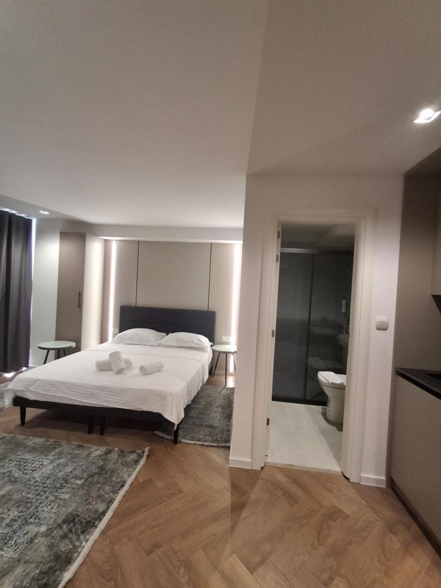 Executive Suites By Modern Living Skopje Buitenkant foto