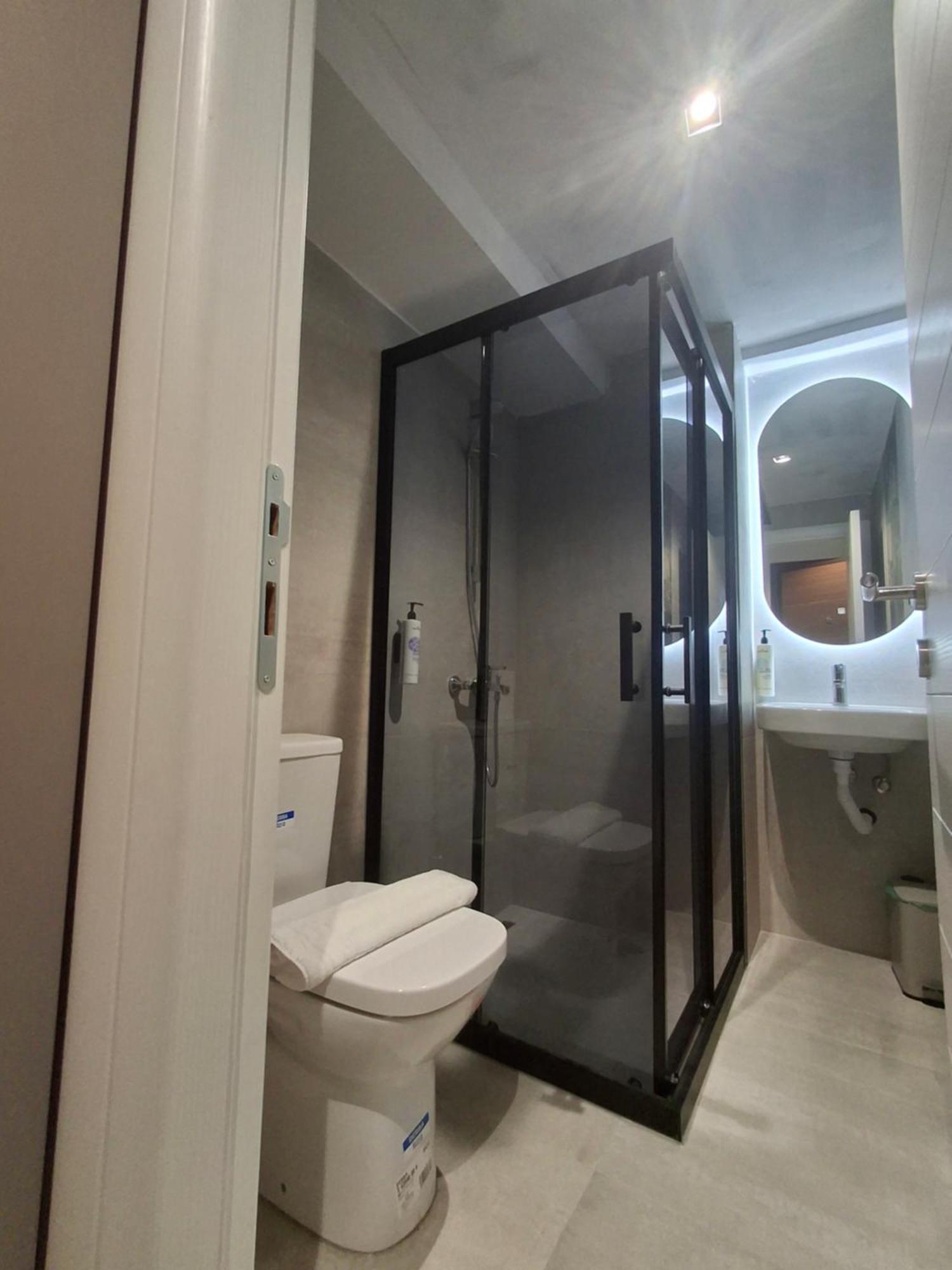 Executive Suites By Modern Living Skopje Buitenkant foto