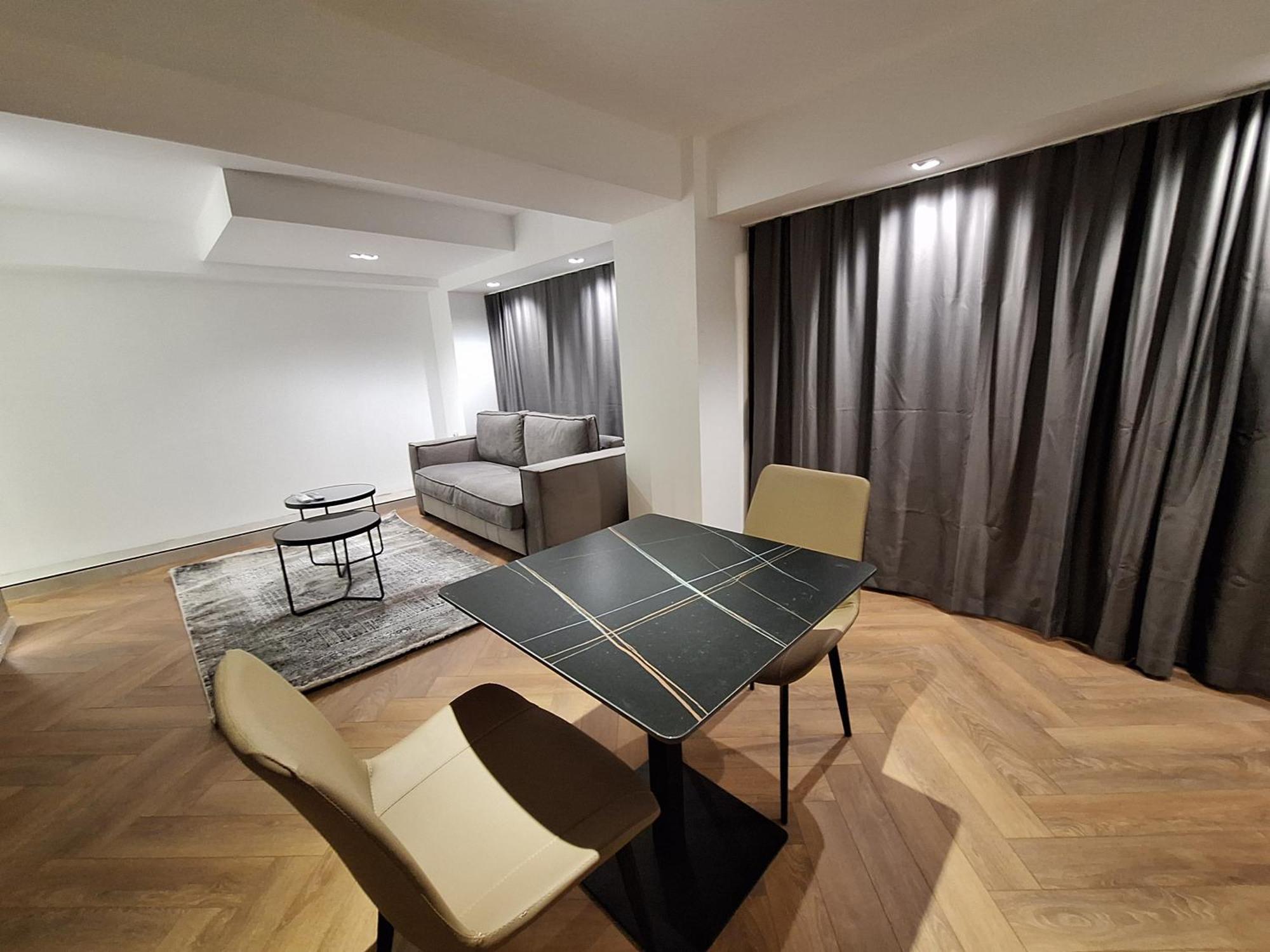 Executive Suites By Modern Living Skopje Buitenkant foto