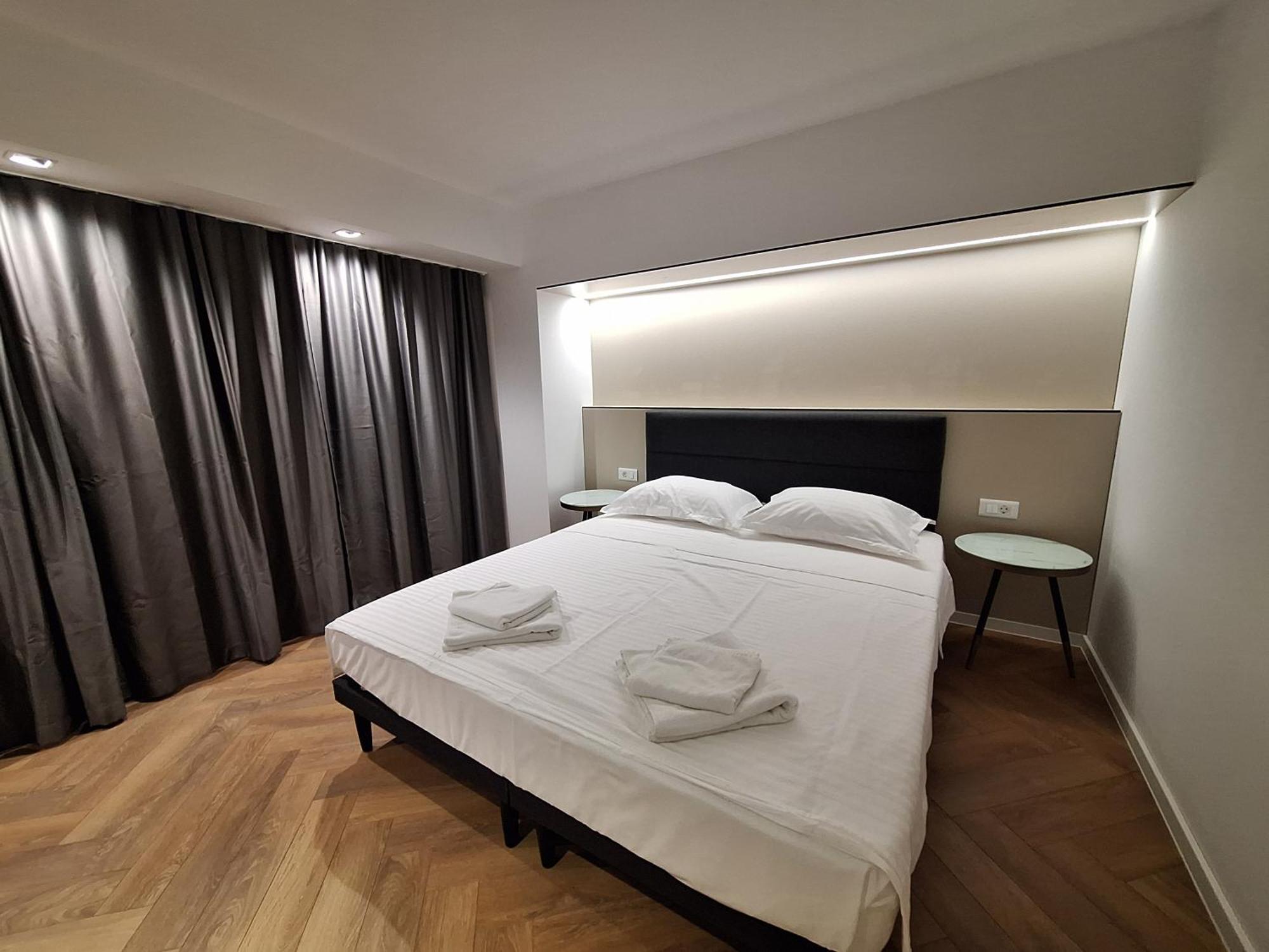 Executive Suites By Modern Living Skopje Buitenkant foto