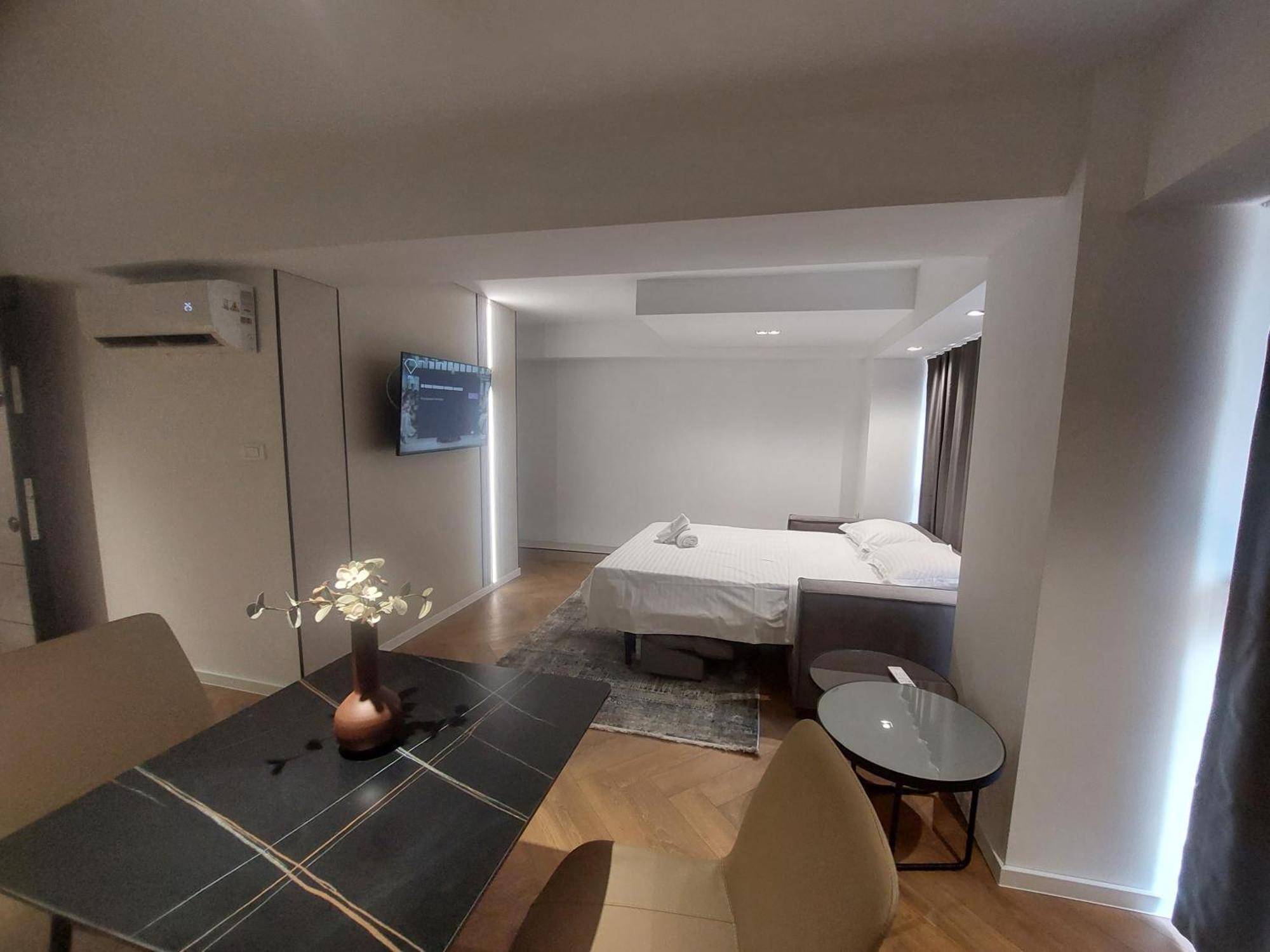 Executive Suites By Modern Living Skopje Buitenkant foto