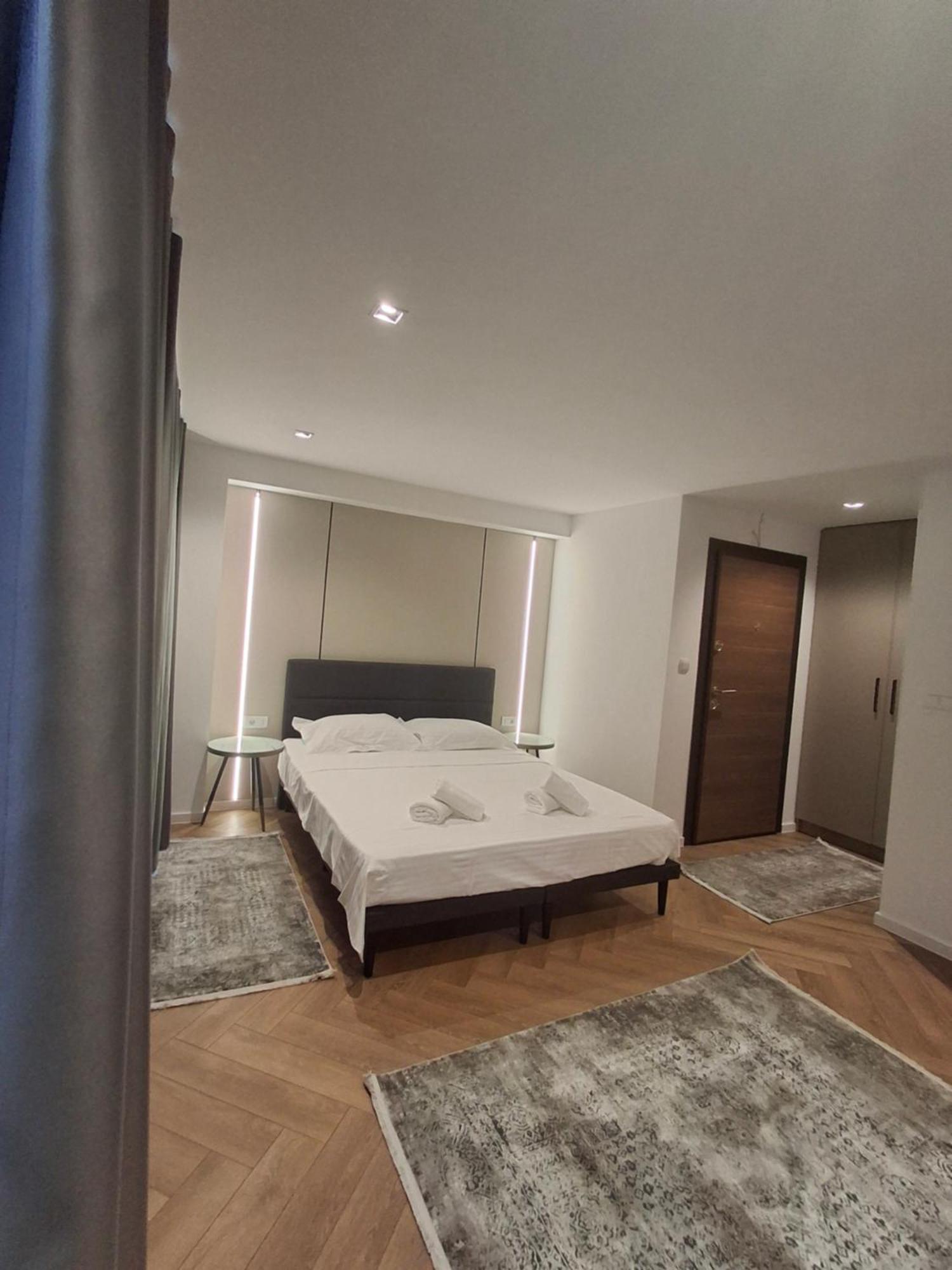 Executive Suites By Modern Living Skopje Buitenkant foto