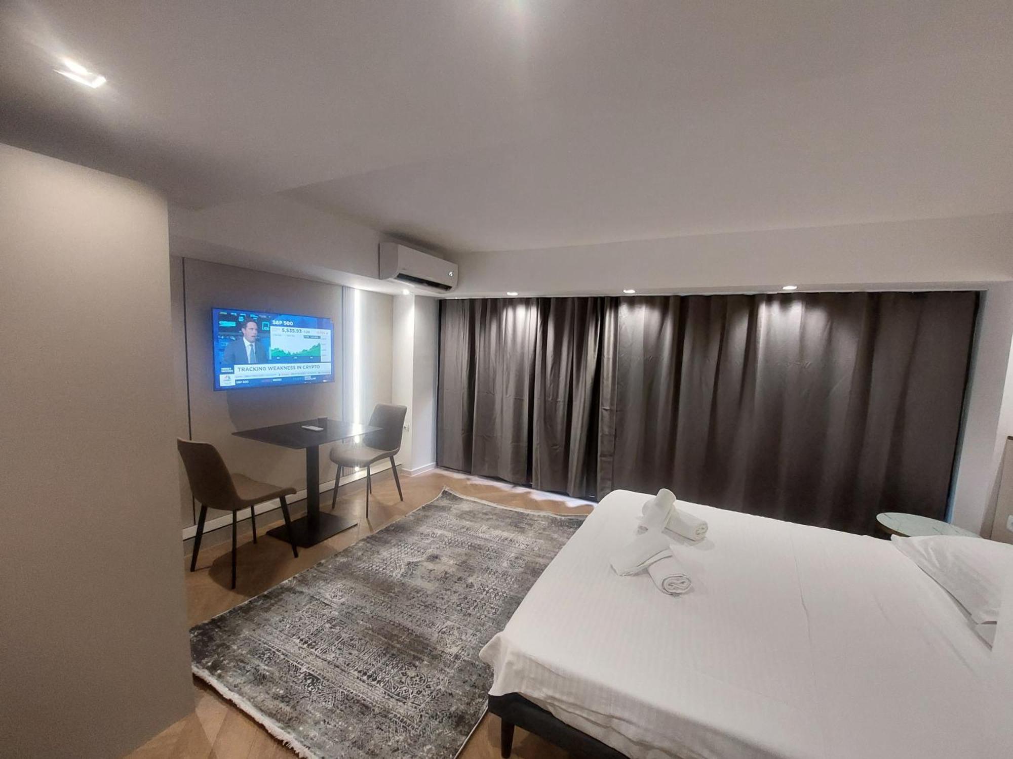Executive Suites By Modern Living Skopje Buitenkant foto
