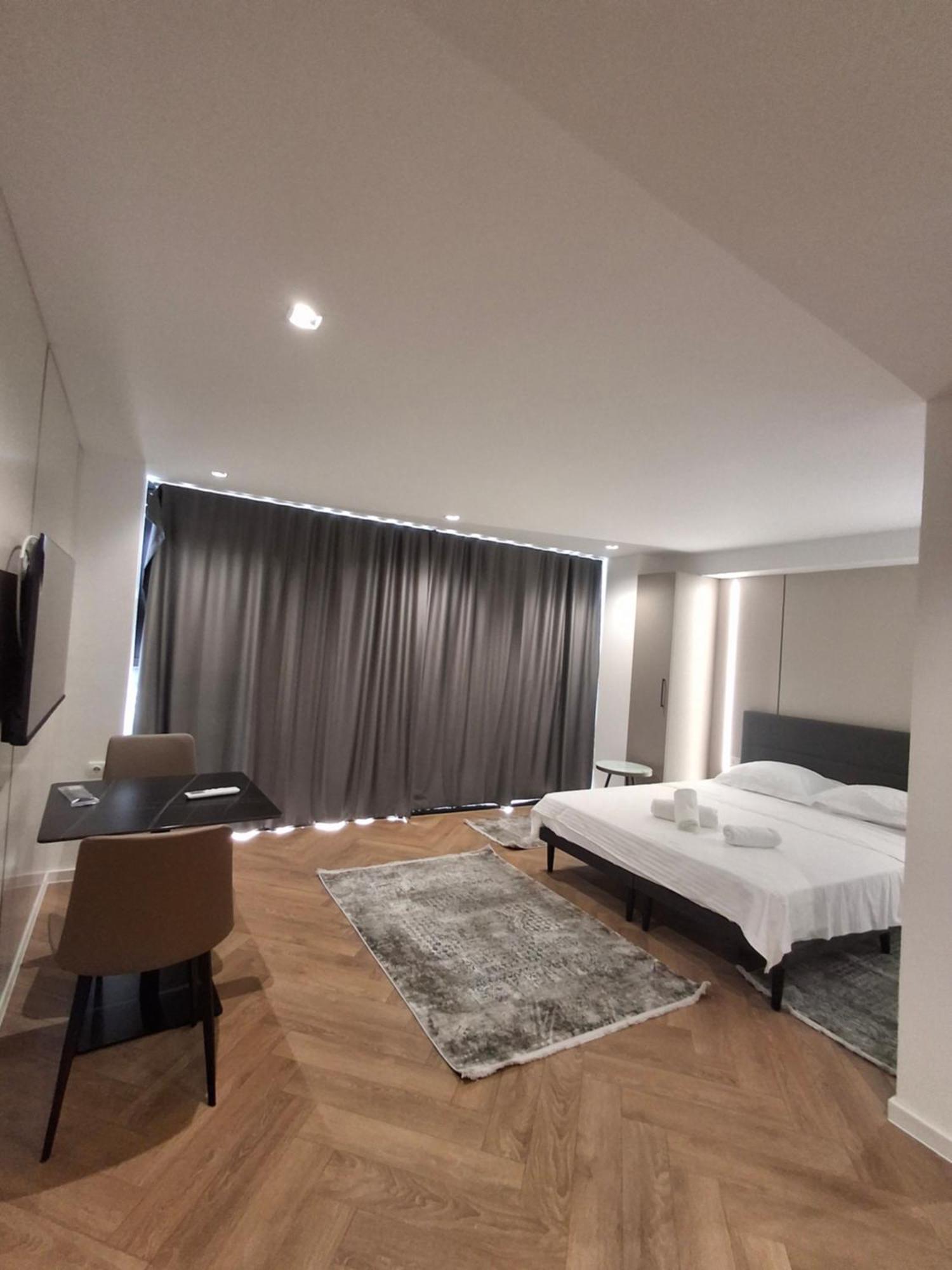 Executive Suites By Modern Living Skopje Buitenkant foto