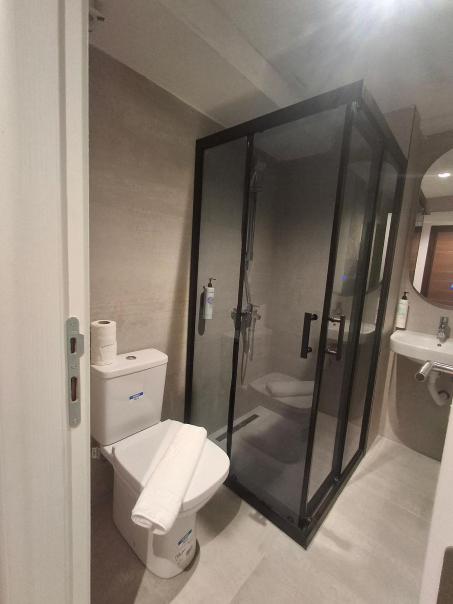 Executive Suites By Modern Living Skopje Buitenkant foto