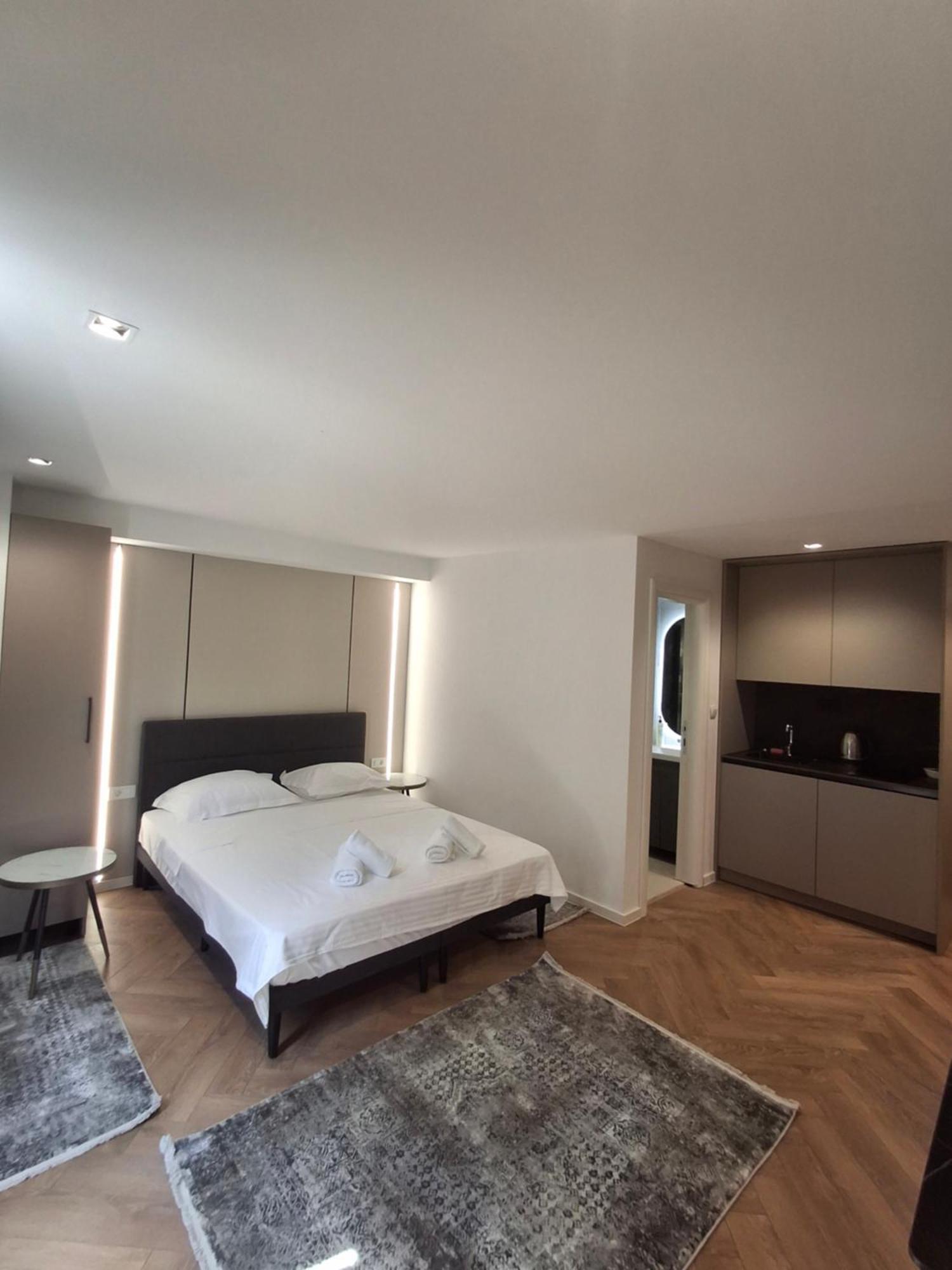 Executive Suites By Modern Living Skopje Buitenkant foto